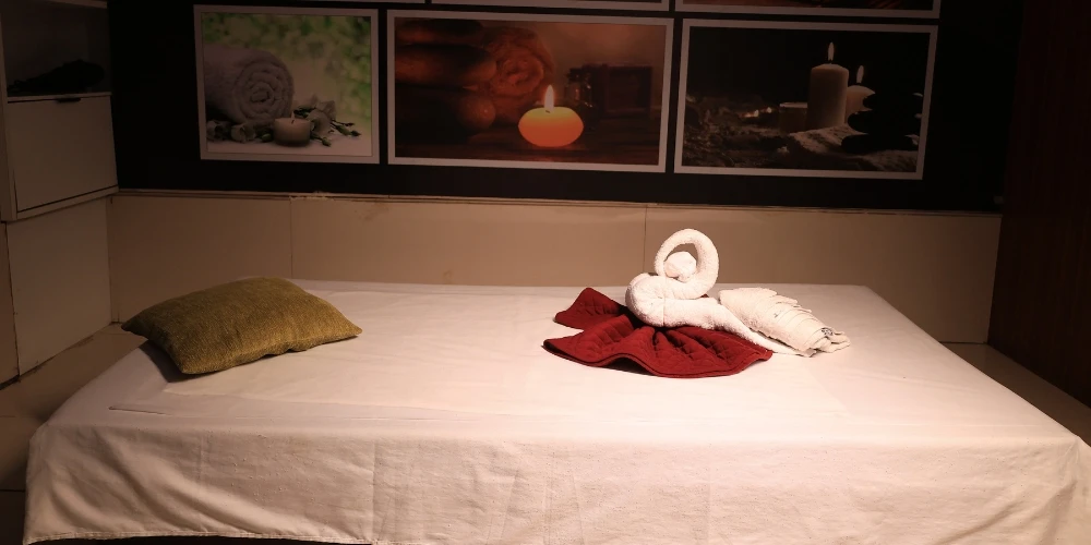 Deep tissue massage therapy in Athwa, Surat